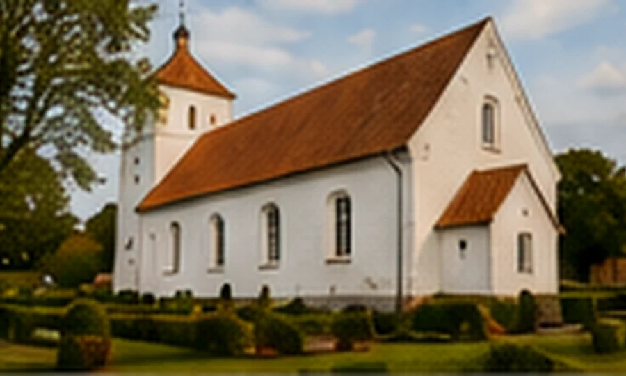 Kvorning Kirke med hvidkalkede mure og rødt tag